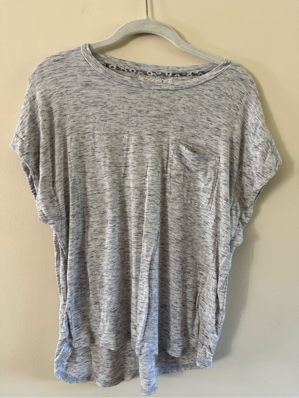 Cupio Heathered Light Gray Pocket Tee